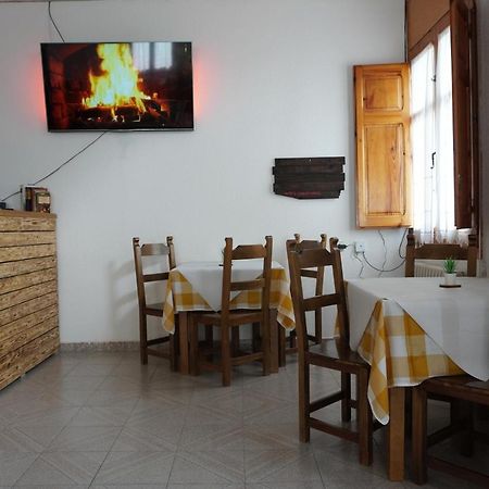 Fonda Naval Hotel Escalona Екстериор снимка