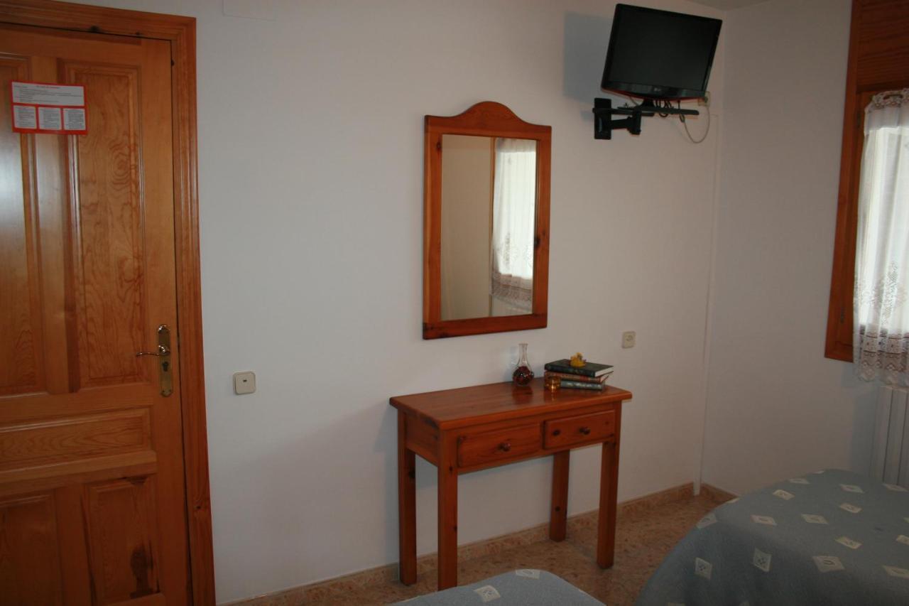 Fonda Naval Hotel Escalona Екстериор снимка